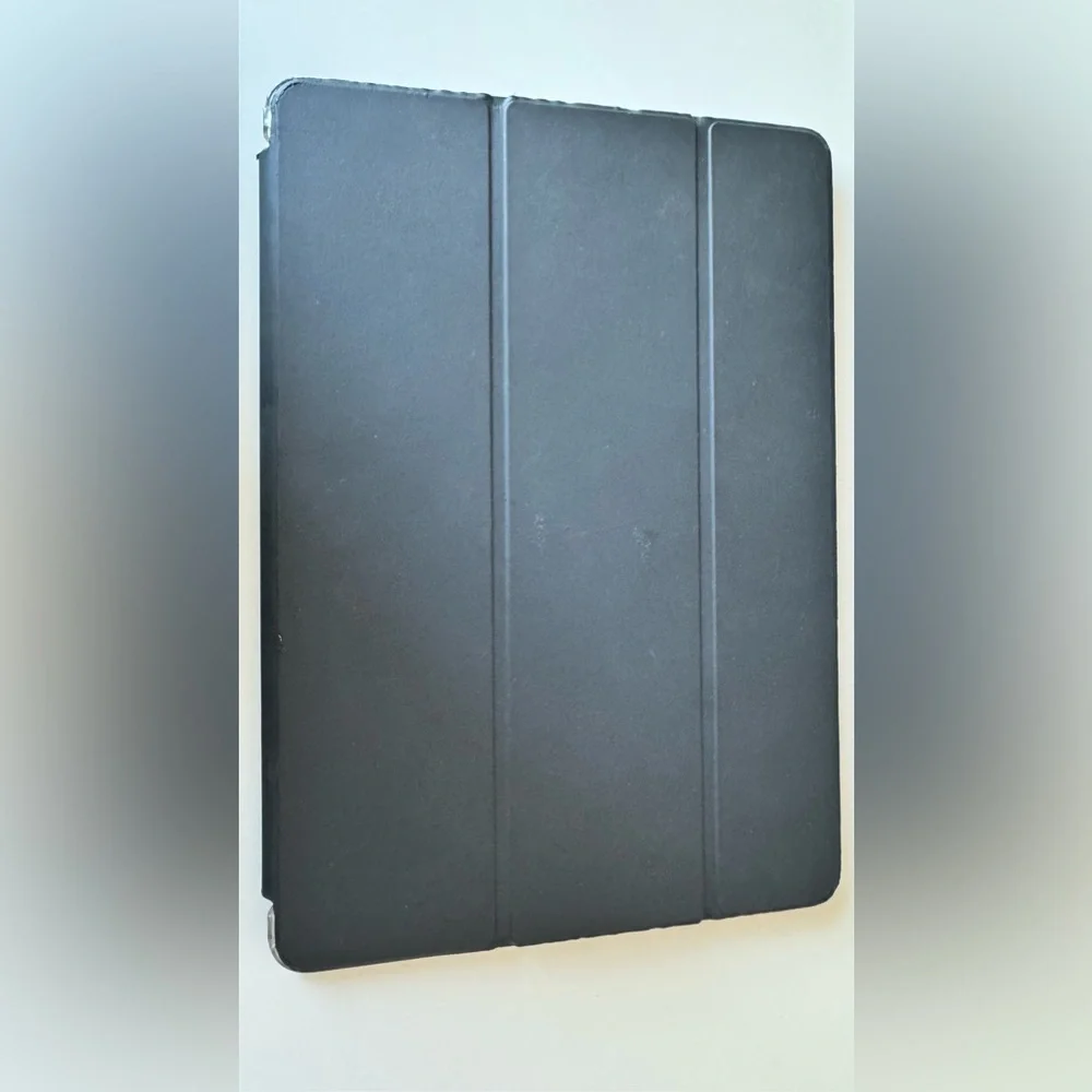 iPad Pro (10.5-inch) Wi-Fi. Works Great! Come with case/cover